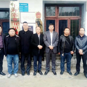 智维盛世传媒公司总经理罗文骅随同贵阳隆商走进织金县特困贫困村五甲村考察调研