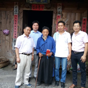 智维盛世传媒总经理罗文骅随同贵阳市湖南隆回商会党支部慰问花溪批林村老党员