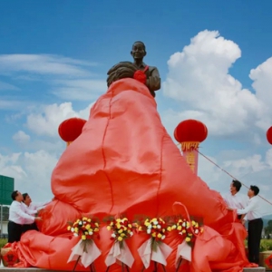 袁隆平院士铜像落成揭幕仪式在超级杂交水稻高产攻关科研基地举行